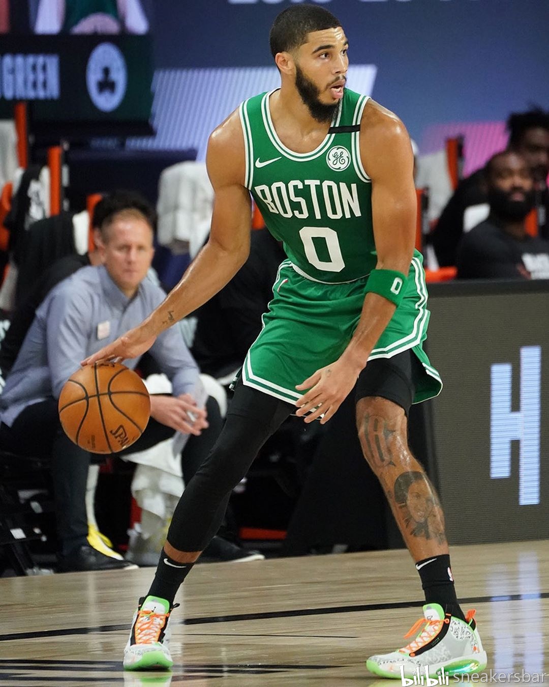 他们通过中 他们通过中